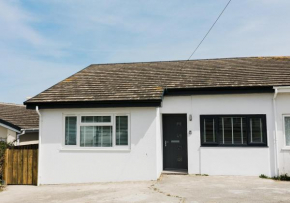 Croeso - Sea View Bungalow on the West Wales Coast